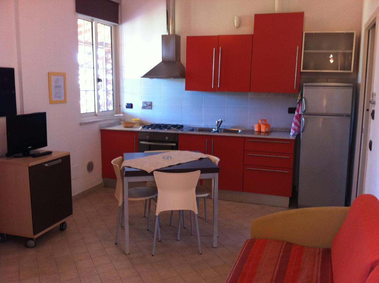 Oasi Del Mare Aparthotel Tirrenia Buitenkant foto