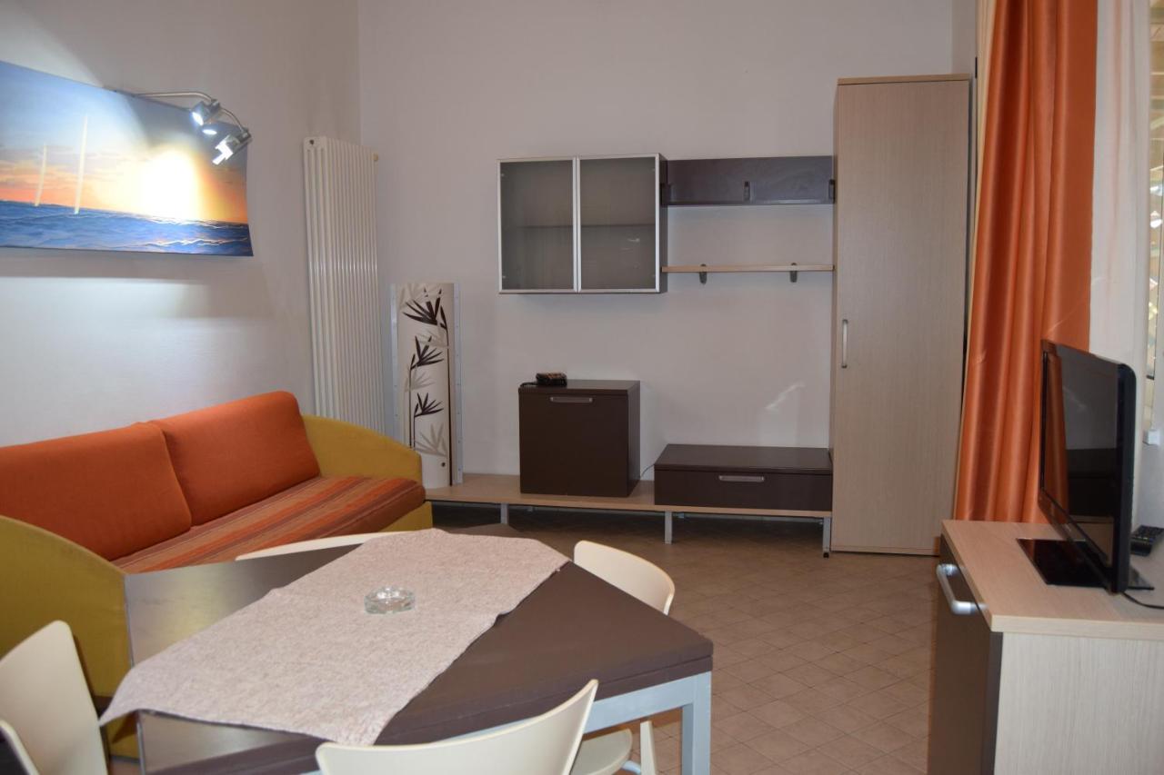 Oasi Del Mare Aparthotel Tirrenia Buitenkant foto