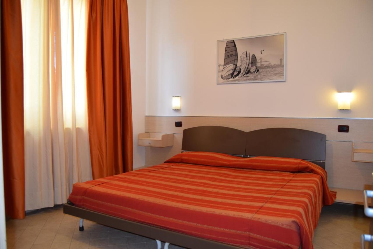 Oasi Del Mare Aparthotel Tirrenia Buitenkant foto