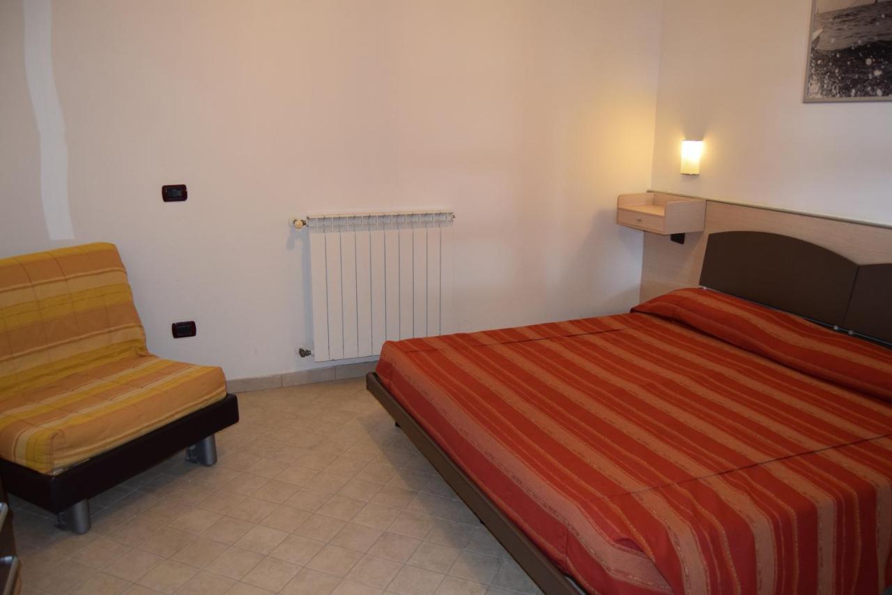 Oasi Del Mare Aparthotel Tirrenia Buitenkant foto