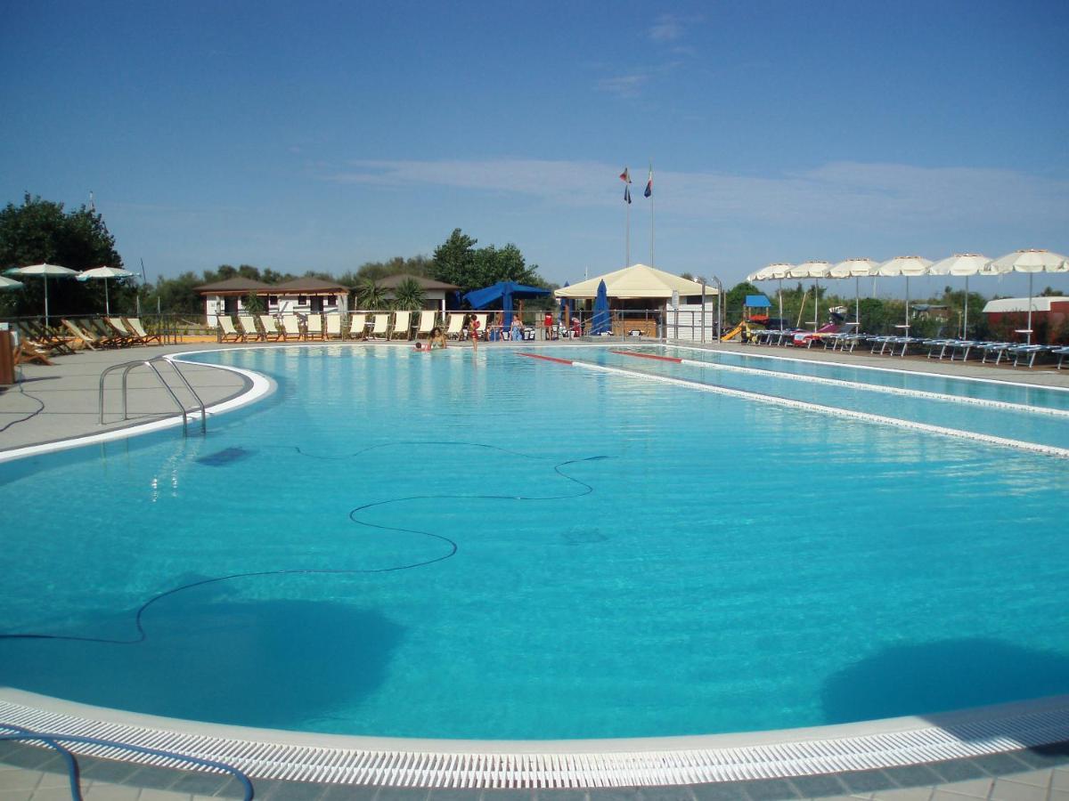 Oasi Del Mare Aparthotel Tirrenia Buitenkant foto