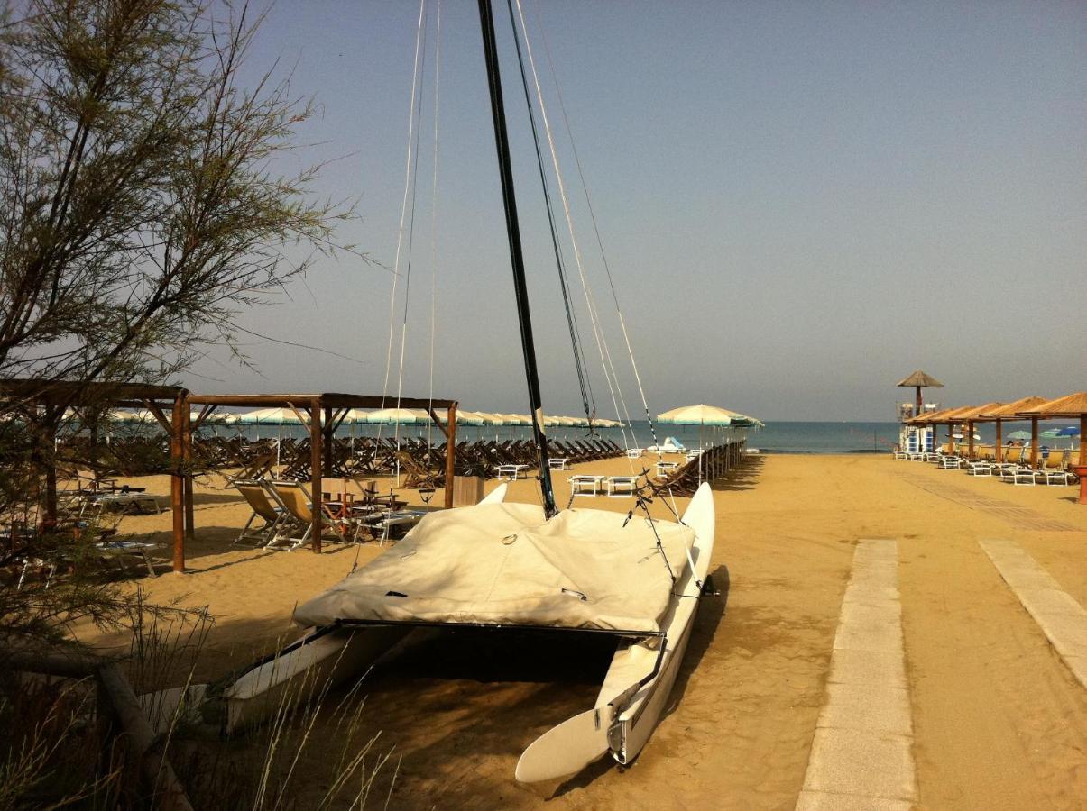 Oasi Del Mare Aparthotel Tirrenia Buitenkant foto