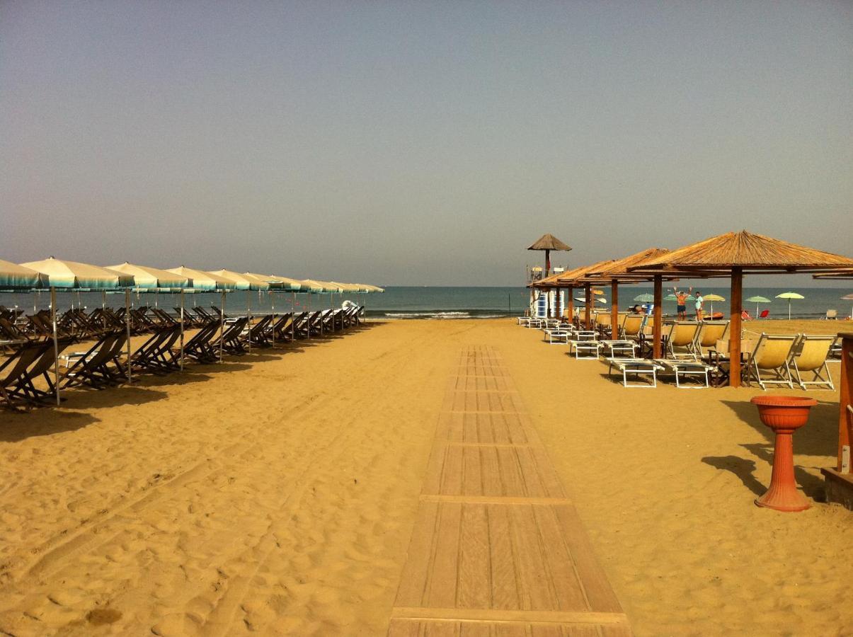 Oasi Del Mare Aparthotel Tirrenia Buitenkant foto