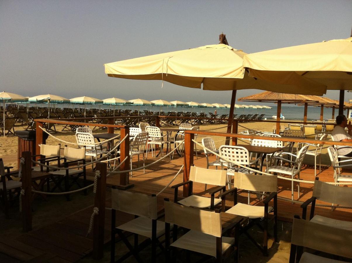 Oasi Del Mare Aparthotel Tirrenia Buitenkant foto