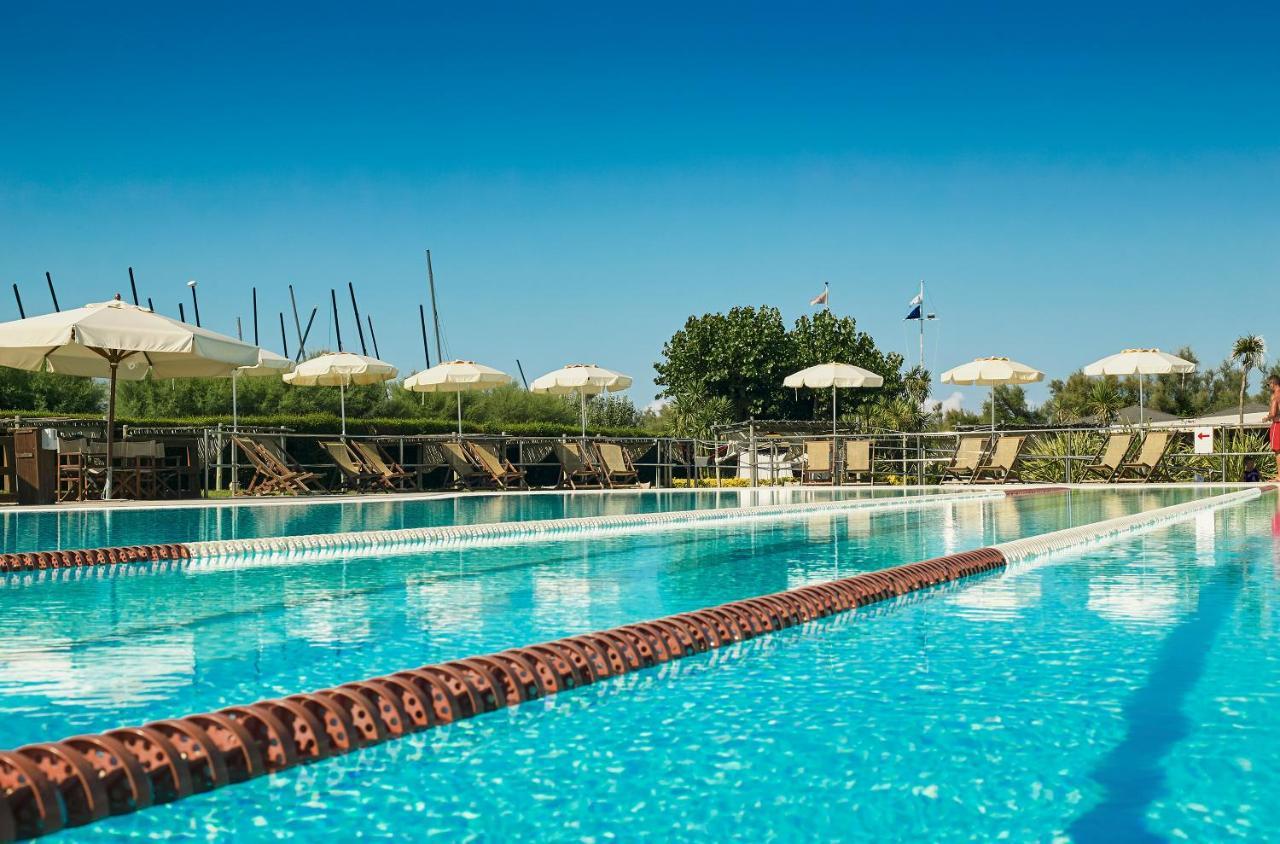 Oasi Del Mare Aparthotel Tirrenia Buitenkant foto