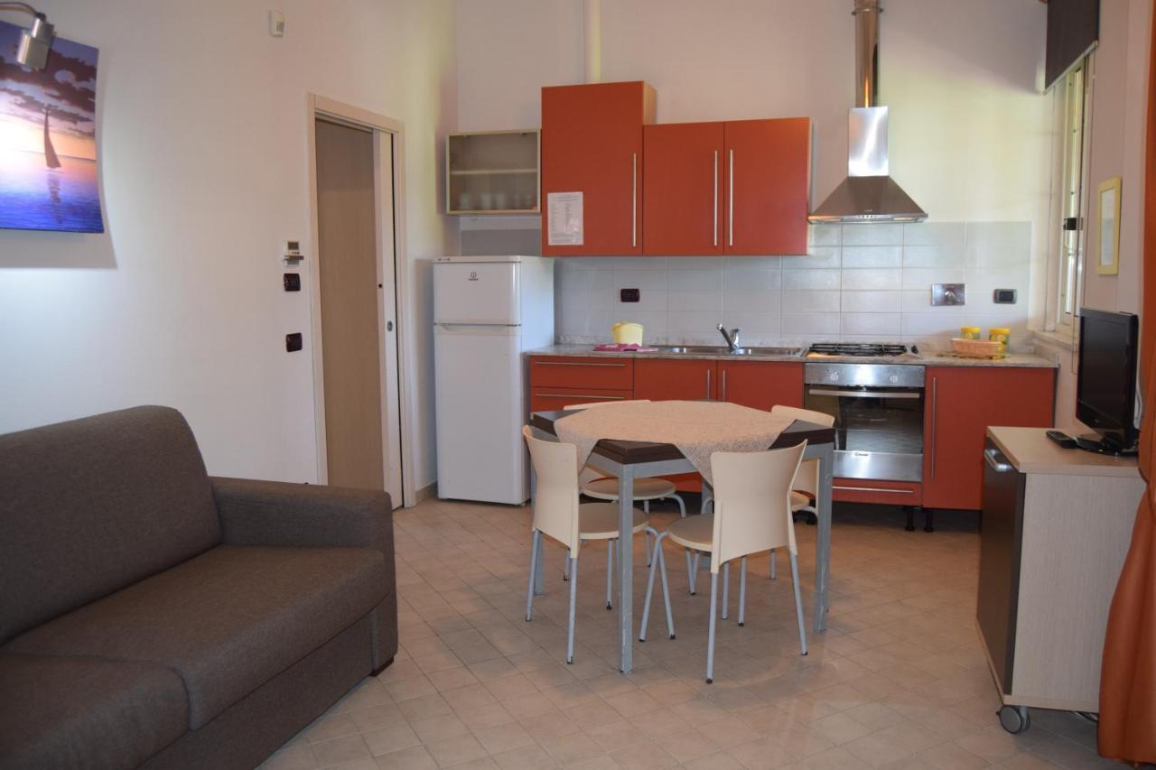 Oasi Del Mare Aparthotel Tirrenia Buitenkant foto