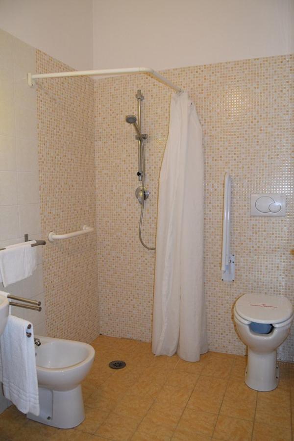 Oasi Del Mare Aparthotel Tirrenia Buitenkant foto